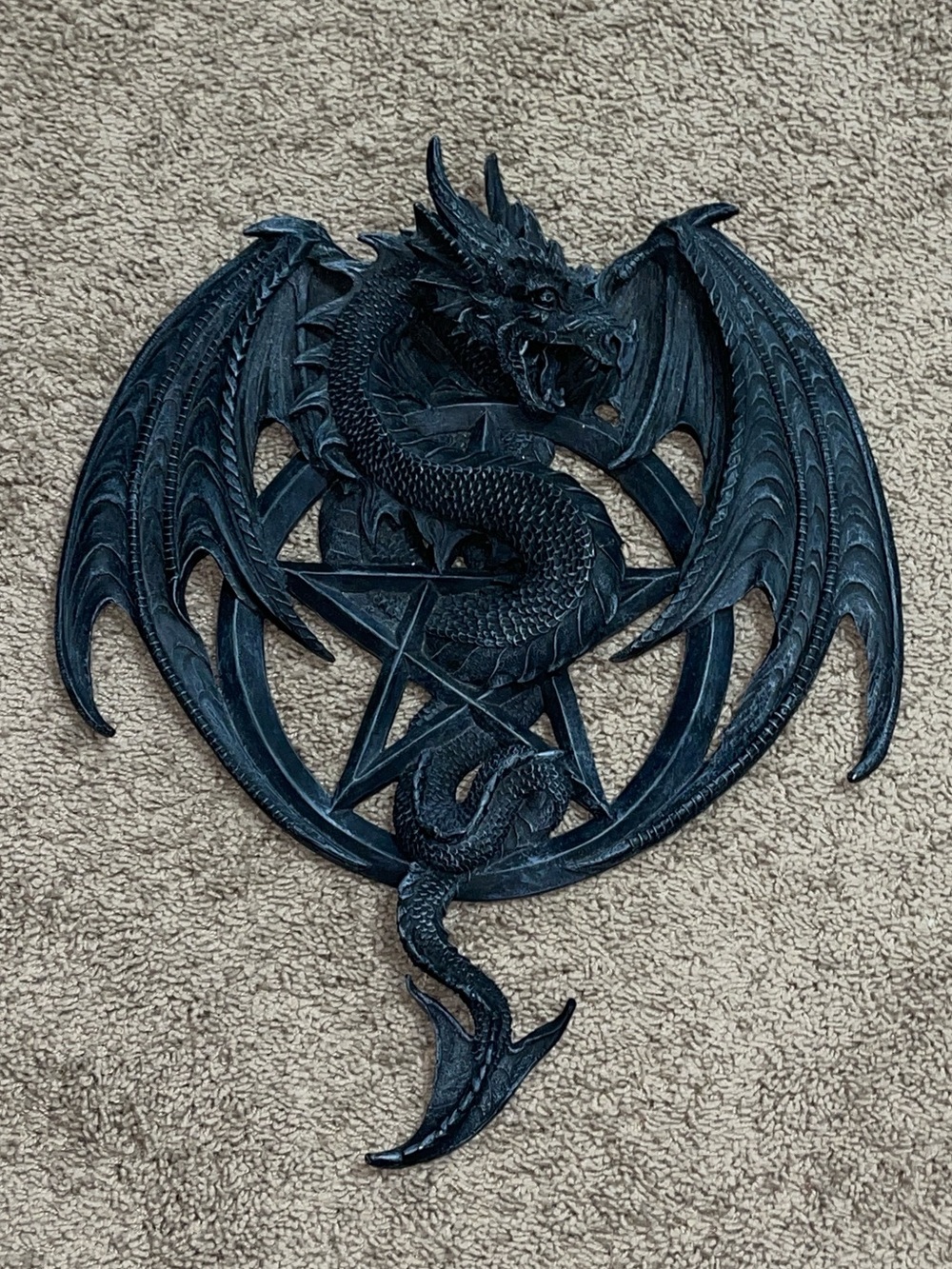 Design Toscano dragon pentagram resin wall hanging statue goth gothic pentacle